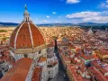 Piękna, słoneczna florencja pogoda. Widok na Duomo i miasto z góry.