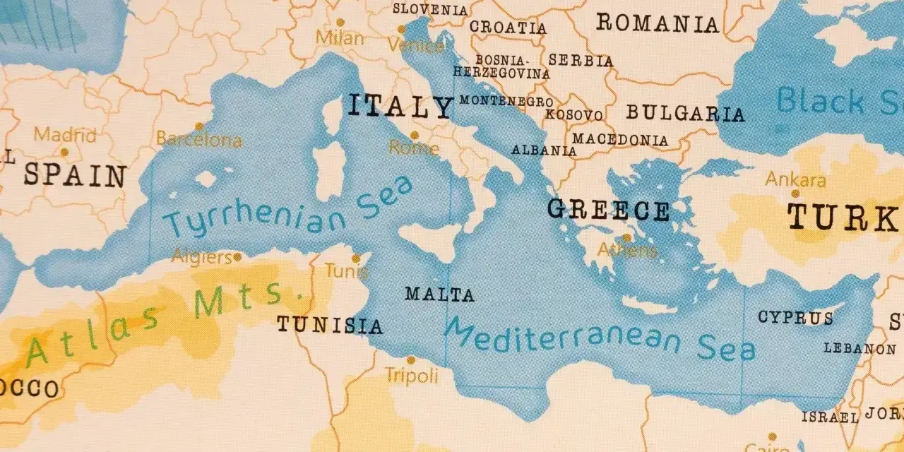 Mapa Europy i Afryki Północnej. Widać Włochy, Grecję, Turcję, Libię, Tunezję, Algierię. Gdzie leży Chorwacja? Między Słowenią a Bośnią i Hercegowiną.