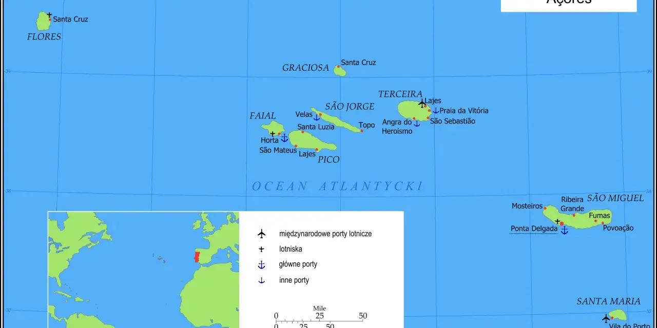 Mapa Azorów na Oceanie Atlantyckim z zaznaczonymi wyspami, miastami i portami.