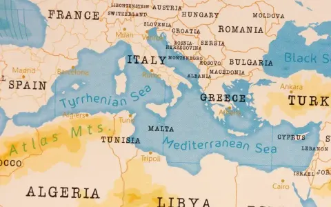 Mapa Europy i Afryki Północnej. Widać Włochy, Grecję, Turcję, Libię, Tunezję, Algierię. Gdzie leży Chorwacja? Między Słowenią a Bośnią i Hercegowiną.