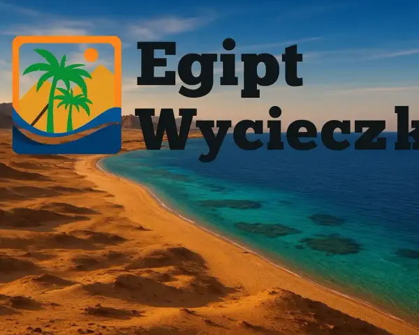 Egipt we wrześniu to idealna pogoda na wycieczki nad Morze Czerwone. Piękna plaża, palmy i turkusowa woda.