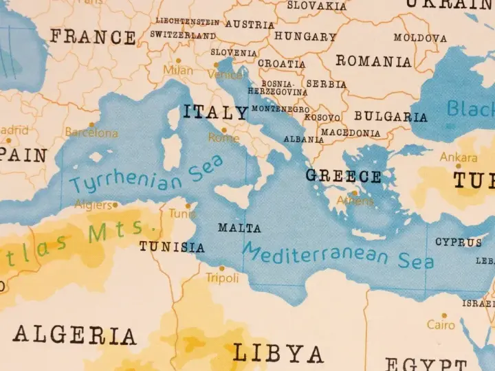 Mapa Europy i Afryki Północnej. Widać Włochy, Grecję, Turcję, Libię, Tunezję, Algierię. Gdzie leży Chorwacja? Między Słowenią a Bośnią i Hercegowiną.